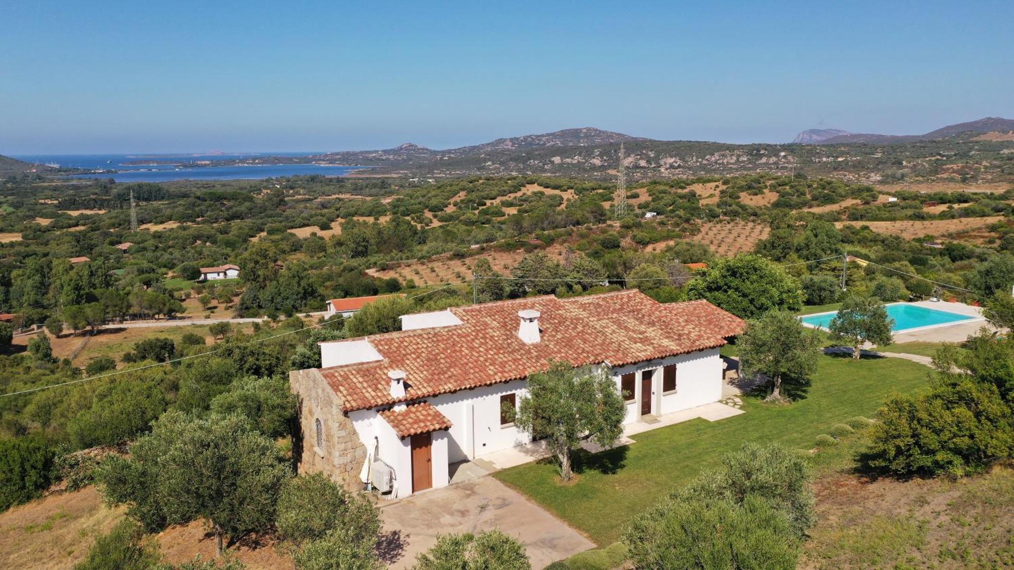 Villa Alba Esclusiva Villa Con Piscina A Sfioro E Vista Mozzafiato Sul Mare Cugnana Luaran gambar