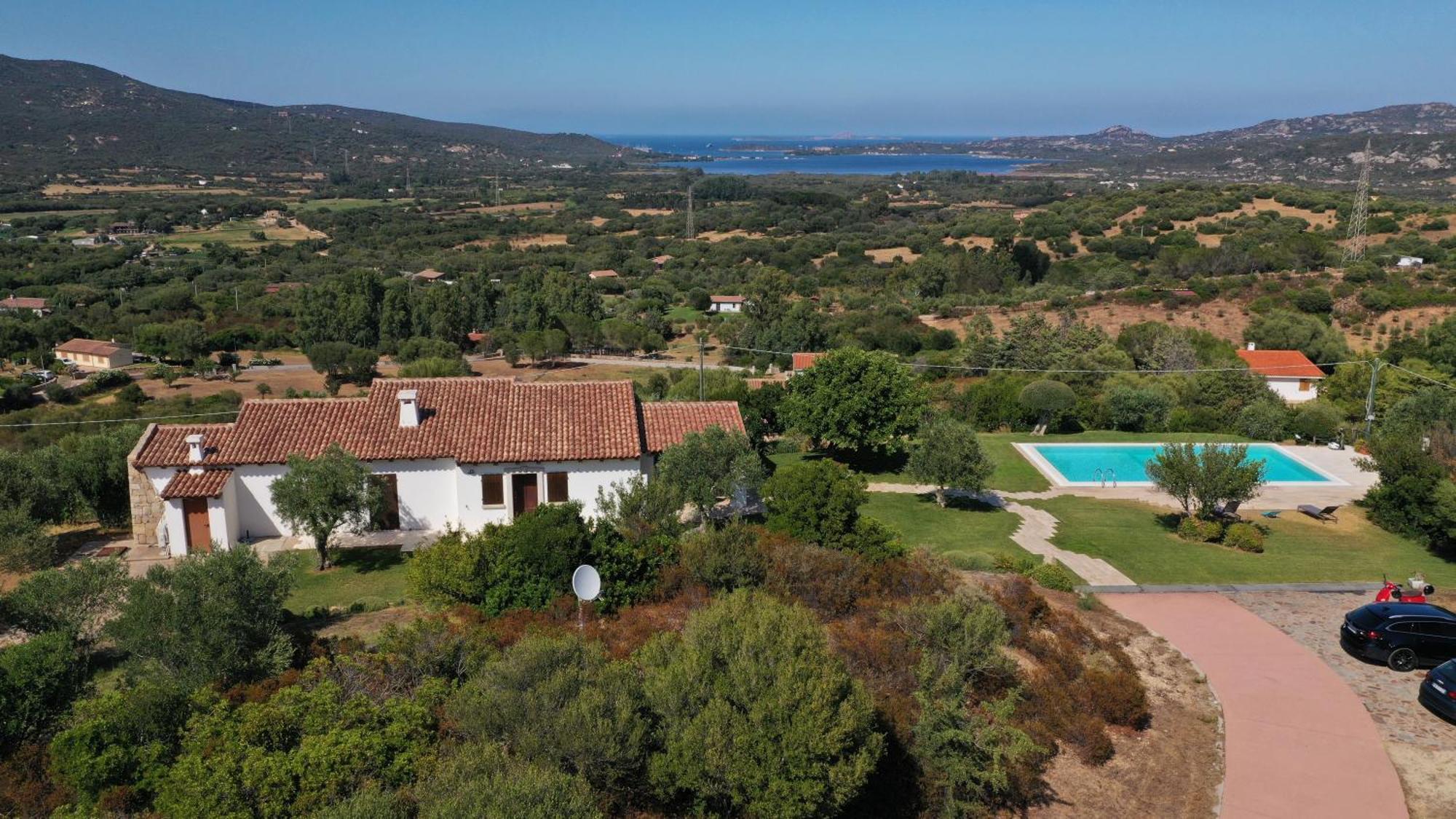 Villa Alba Esclusiva Villa Con Piscina A Sfioro E Vista Mozzafiato Sul Mare Cugnana Luaran gambar