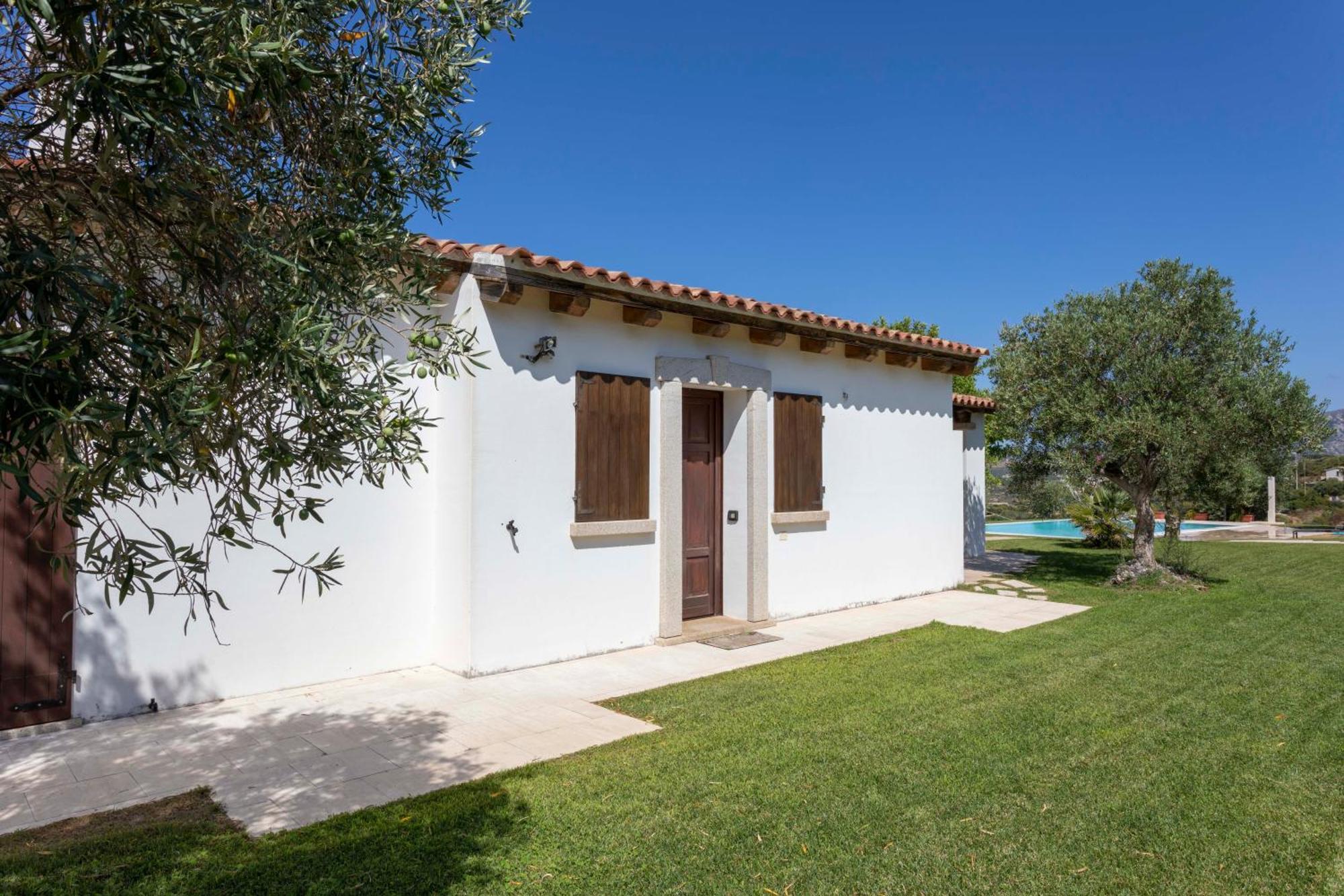 Villa Alba Esclusiva Villa Con Piscina A Sfioro E Vista Mozzafiato Sul Mare Cugnana Luaran gambar