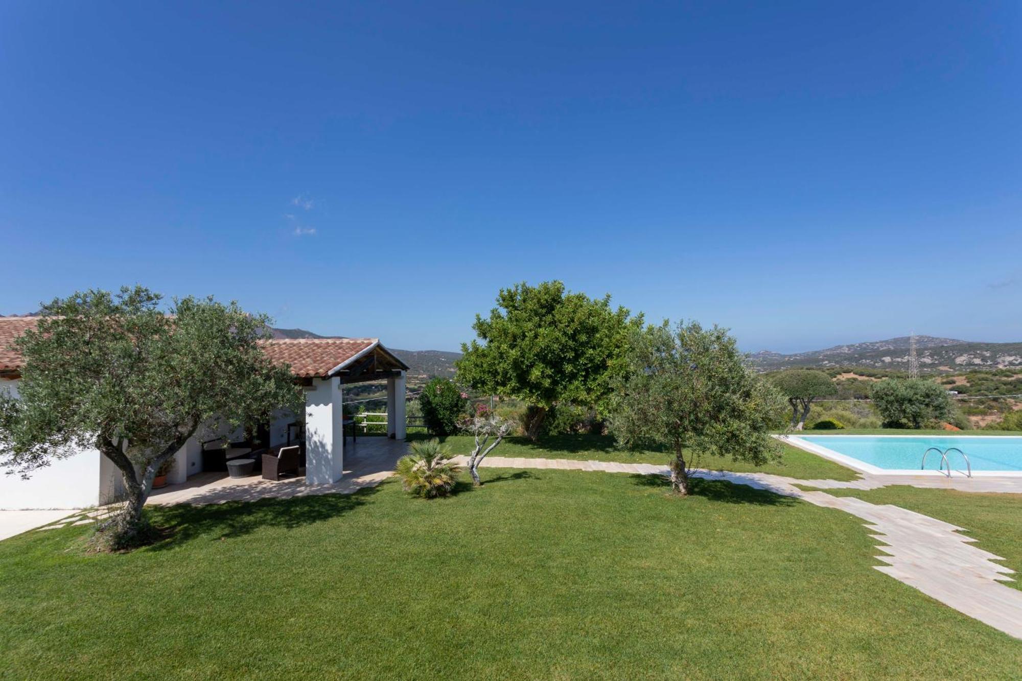 Villa Alba Esclusiva Villa Con Piscina A Sfioro E Vista Mozzafiato Sul Mare Cugnana Luaran gambar