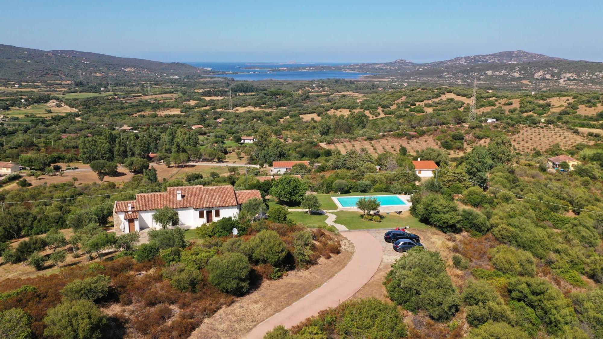 Villa Alba Esclusiva Villa Con Piscina A Sfioro E Vista Mozzafiato Sul Mare Cugnana Luaran gambar