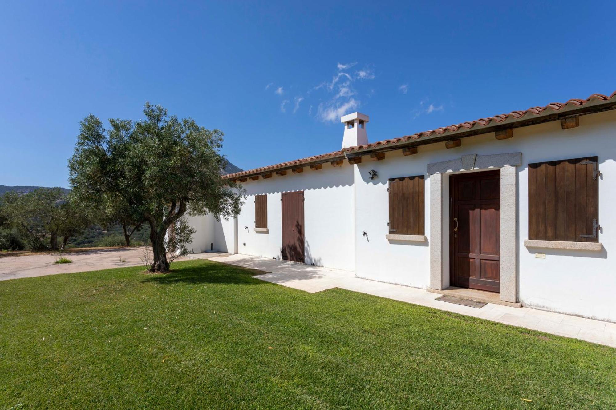 Villa Alba Esclusiva Villa Con Piscina A Sfioro E Vista Mozzafiato Sul Mare Cugnana Luaran gambar