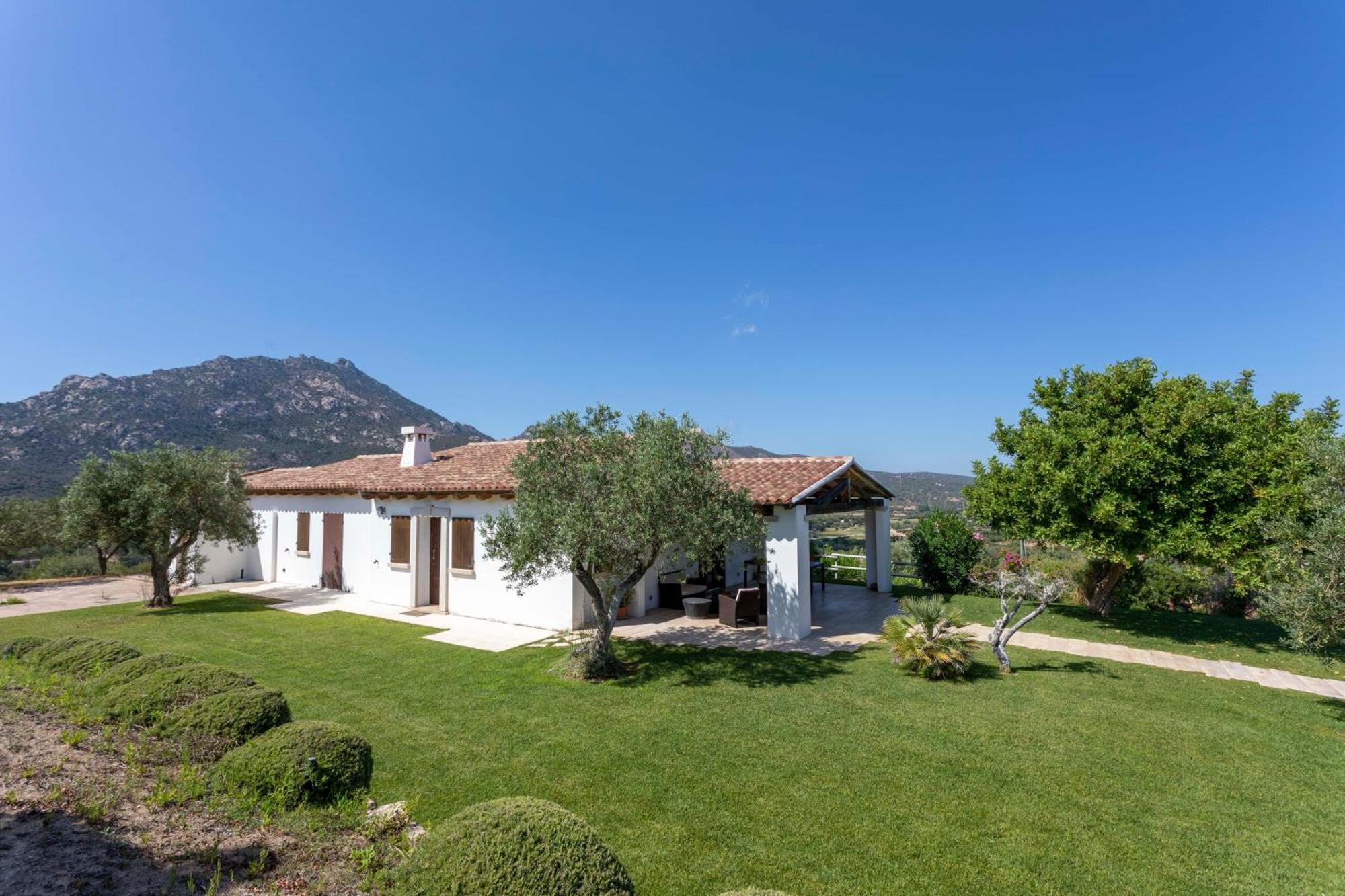 Villa Alba Esclusiva Villa Con Piscina A Sfioro E Vista Mozzafiato Sul Mare Cugnana Luaran gambar