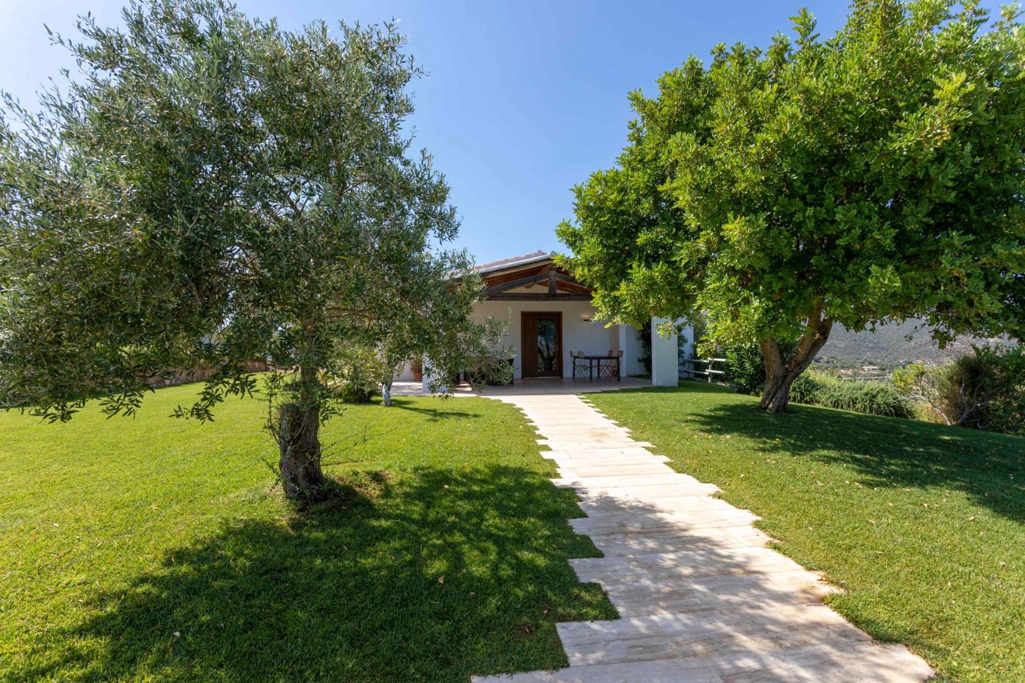 Villa Alba Esclusiva Villa Con Piscina A Sfioro E Vista Mozzafiato Sul Mare Cugnana Luaran gambar