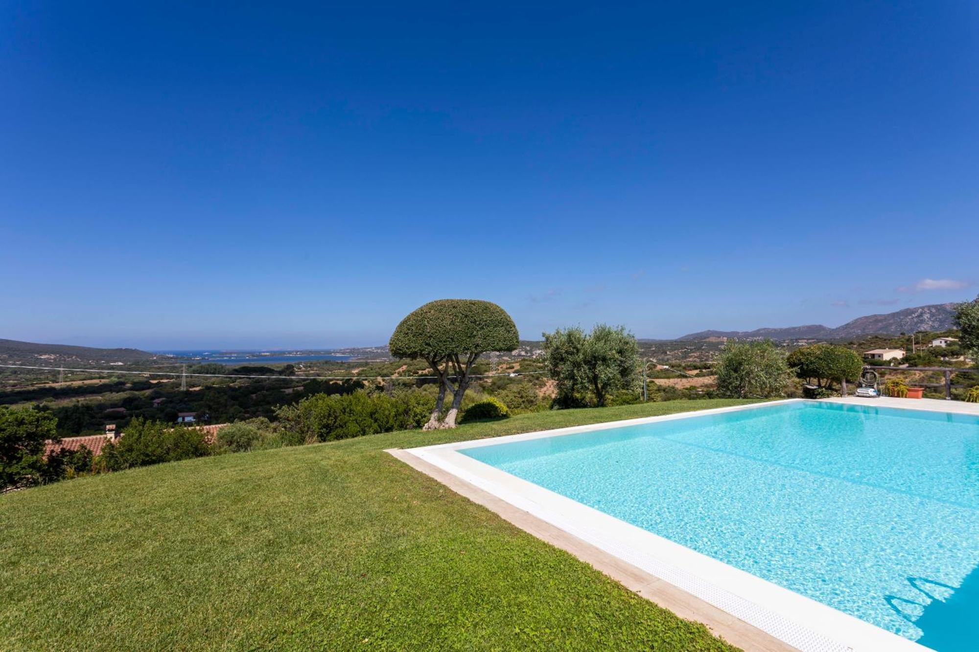 Villa Alba Esclusiva Villa Con Piscina A Sfioro E Vista Mozzafiato Sul Mare Cugnana Luaran gambar