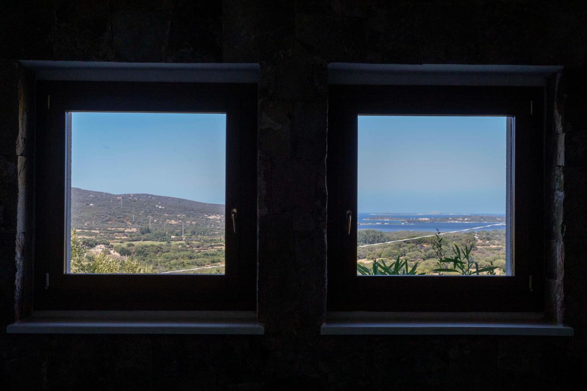 Villa Alba Esclusiva Villa Con Piscina A Sfioro E Vista Mozzafiato Sul Mare Cugnana Luaran gambar