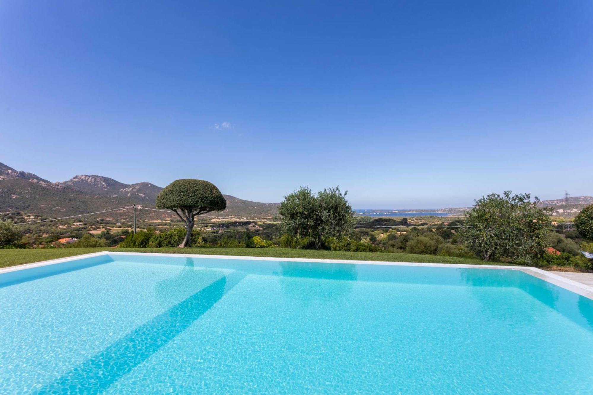 Villa Alba Esclusiva Villa Con Piscina A Sfioro E Vista Mozzafiato Sul Mare Cugnana Luaran gambar