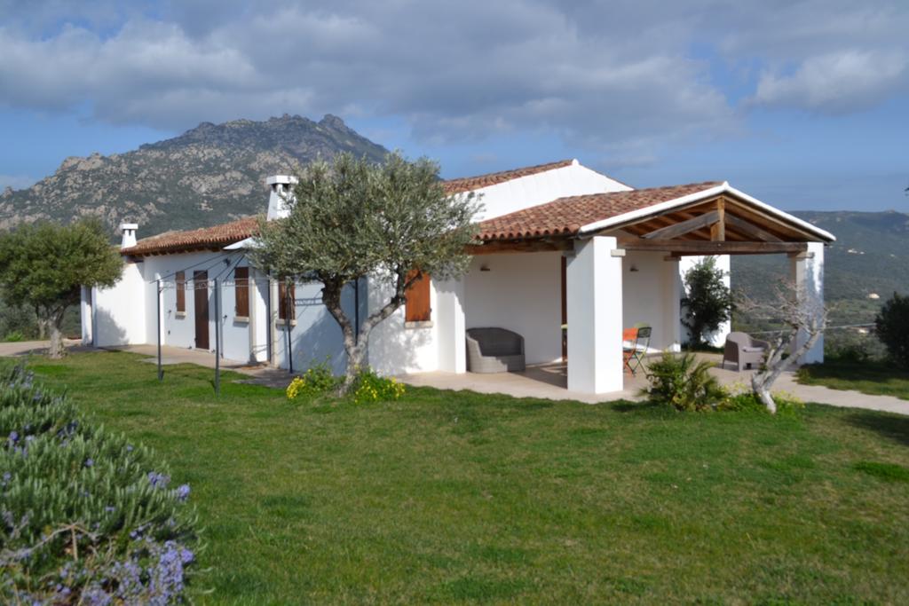 Villa Alba Esclusiva Villa Con Piscina A Sfioro E Vista Mozzafiato Sul Mare Cugnana Luaran gambar